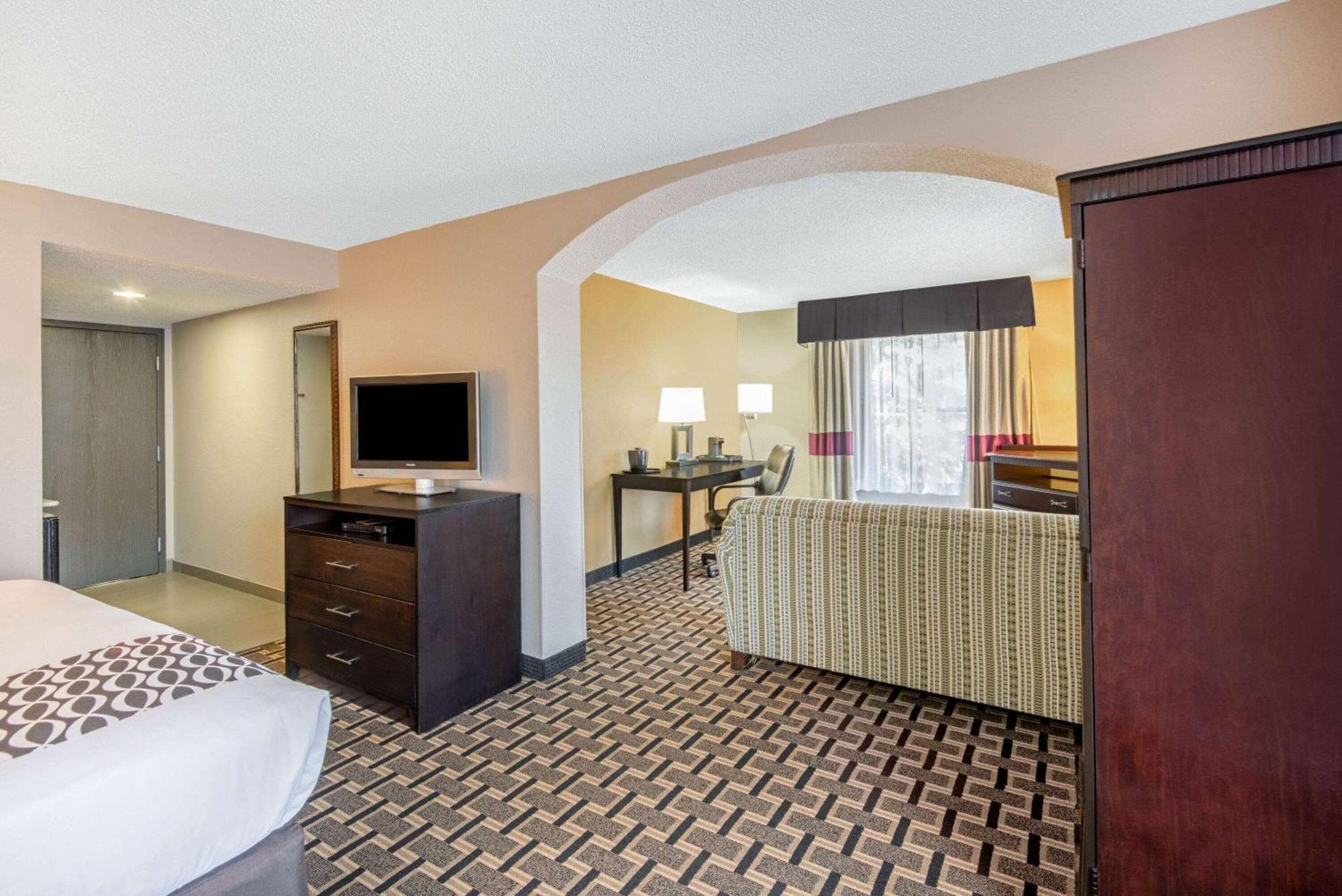 La Quinta By Wyndham Denison - North Lake Texoma Bagian luar foto