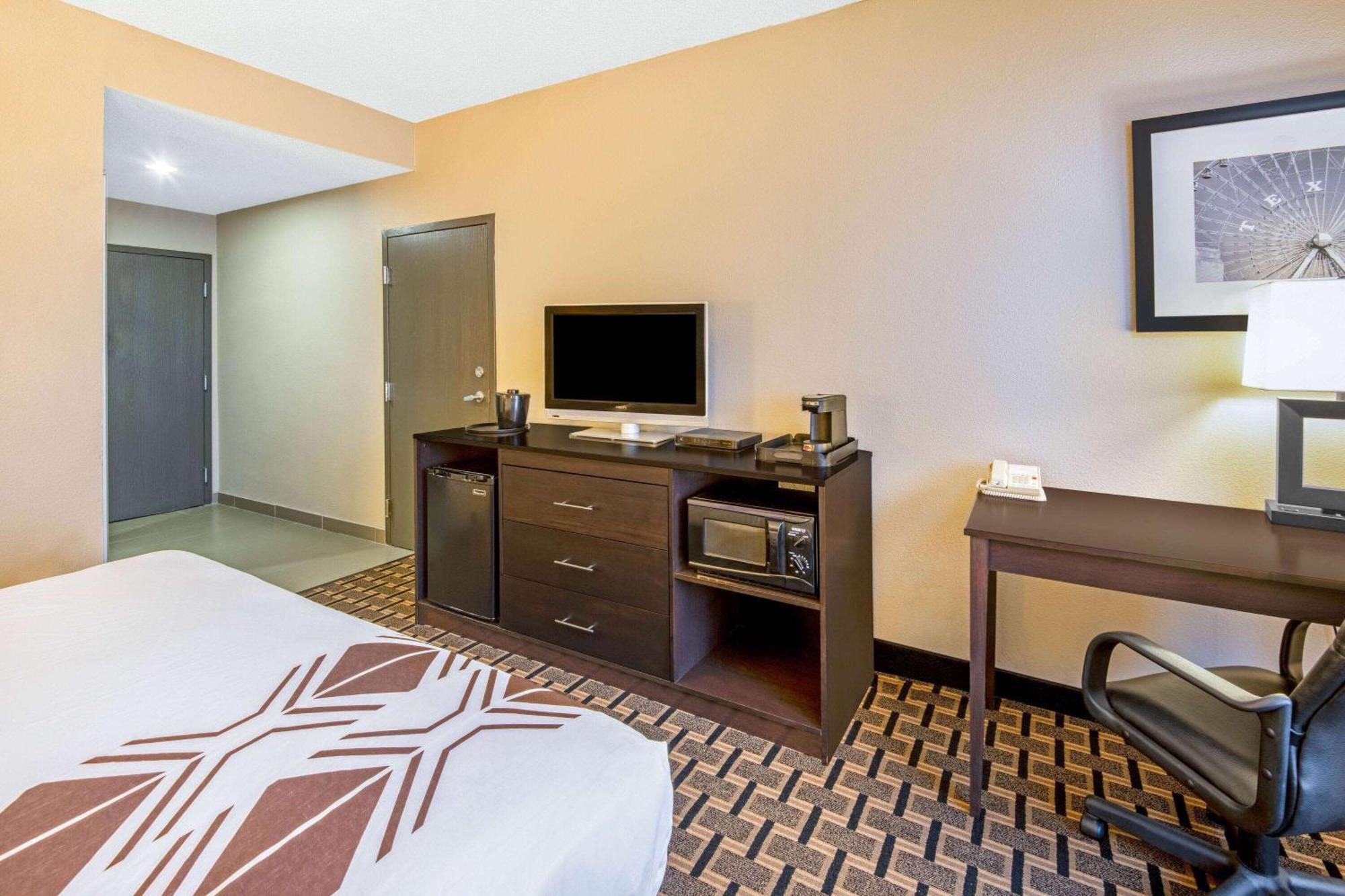 La Quinta By Wyndham Denison - North Lake Texoma Bagian luar foto