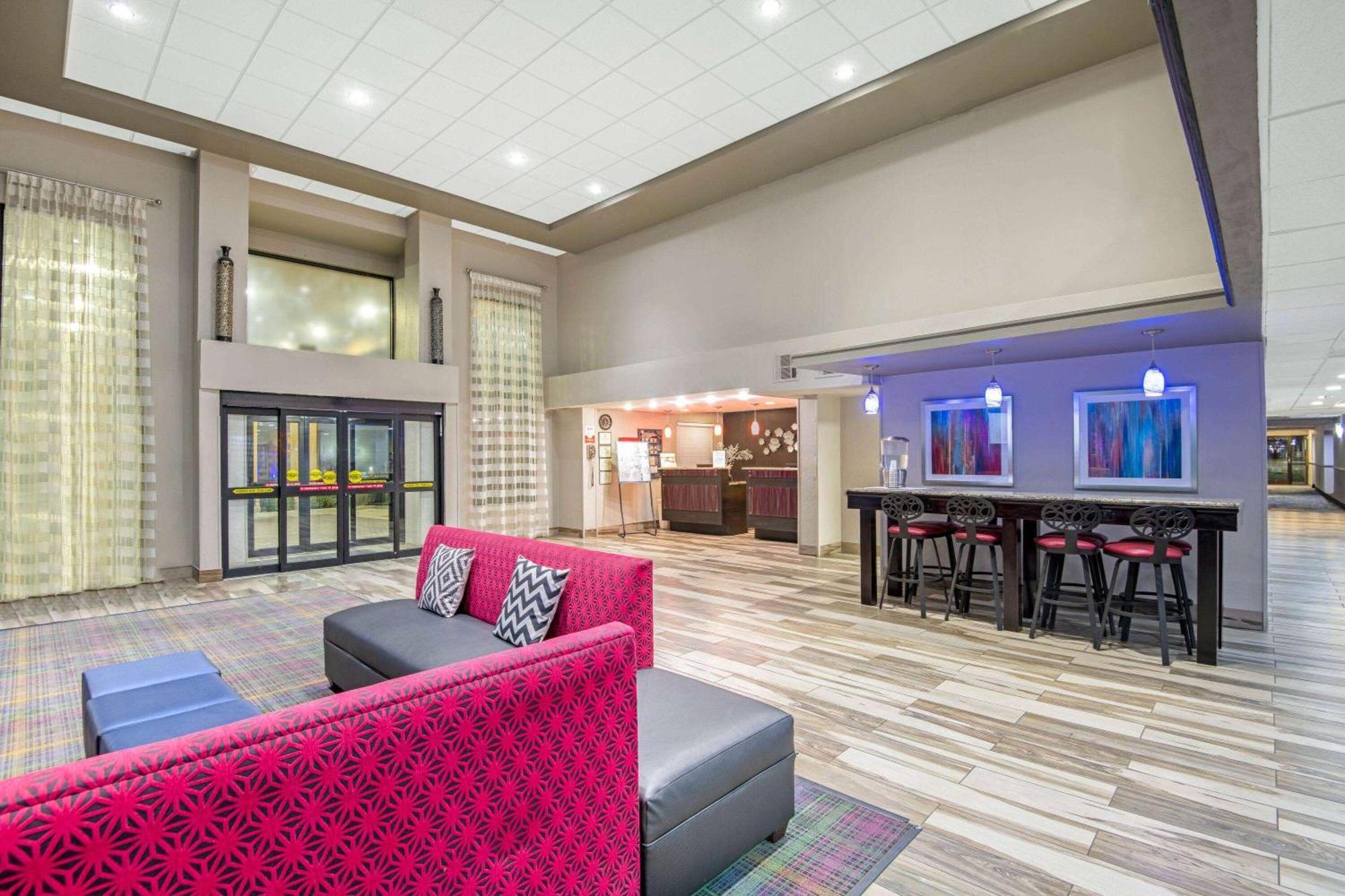 La Quinta By Wyndham Denison - North Lake Texoma Bagian luar foto